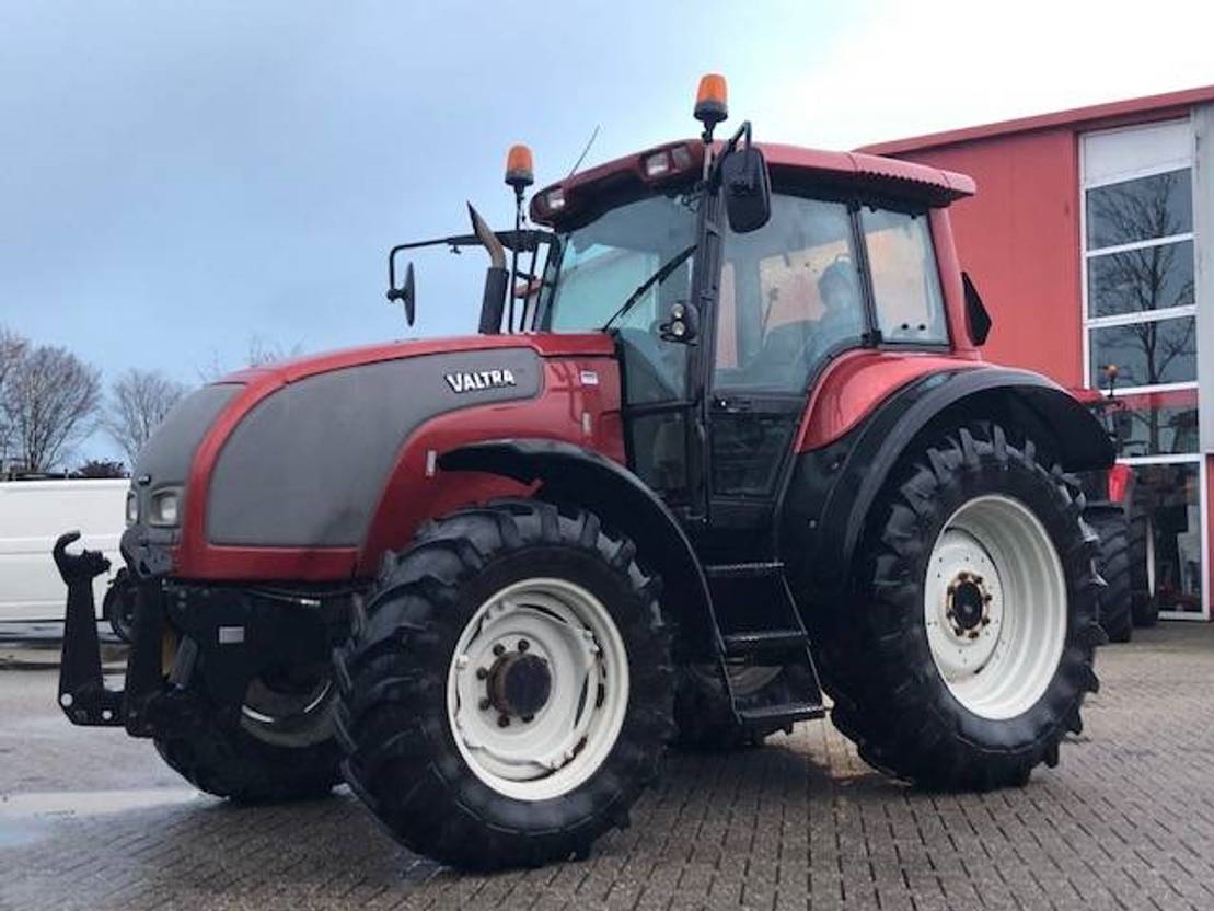 Valtra M130 Fr.link and PTO 5.700 hours!